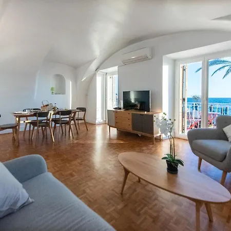 Les Ponchettes Holiday home *